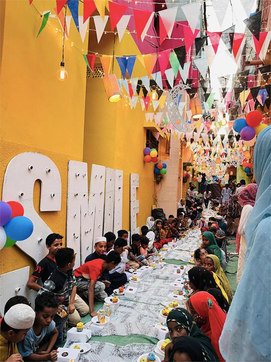 Buka puasa anak-anak di Pakistan