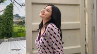 Maia Estianty langsung ingin menjodohkan Bulan Sutena ke anaknya, Al dan El, yang saat ini juga jomlo. Foto: Instagram Bulan Sutena