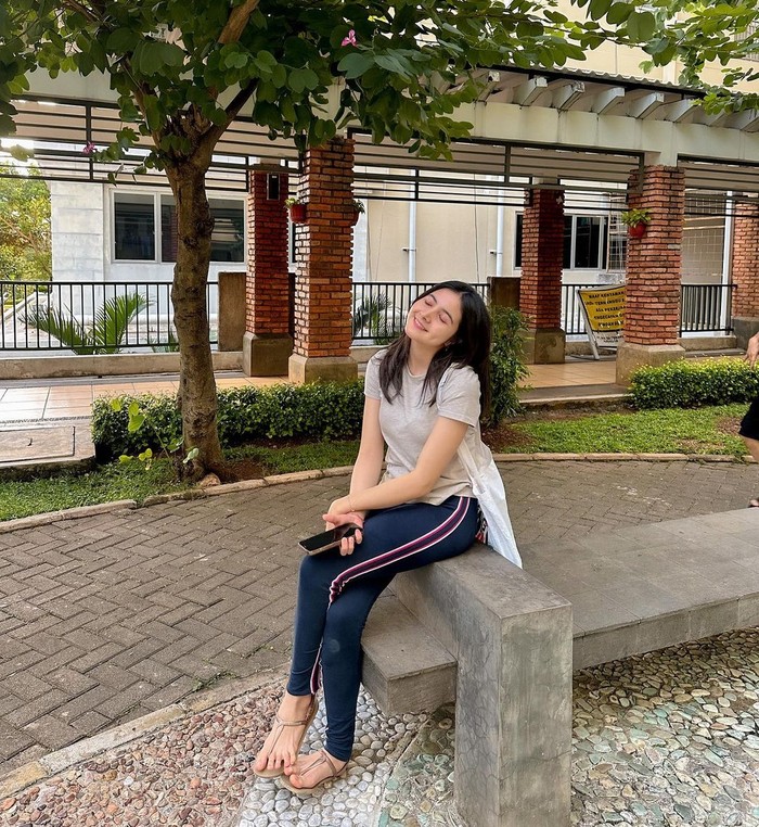 Bulan Sutena Bulan Sutena