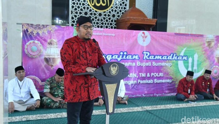 Bupati Sumenep Achmad Fauzi saat mengajak masyarakat untuk menunaikan zakat demi mengentas kemiskinan