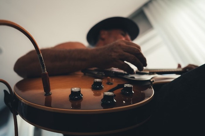 Chord gitar untuk bermain musik.