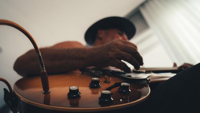 Chord gitar untuk bermain musik.