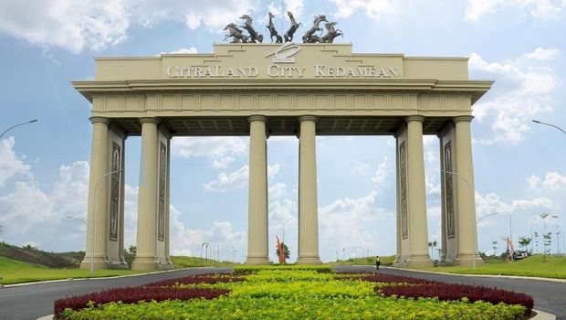 Tempat yang viral di media sosial ini bernama Citraland City Kedamean. Menariknya, kompleks yang masih dalam proses pembangunan ini sudah ramai dikunjungi masyarakat.