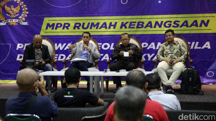 Diskusi Empat Pilar Bahas Polemik Rp 349 T Diskusi Empat Pilar bertema Polemik 349 T, Peran Legislator Ungkap Keadilan Sosial Demi Selamatkan Pajak Negara' digelar di Gedung Nusantara III Kompleks Parlemen, Senayan, Jakarta. Rabu (5/4/2023).
