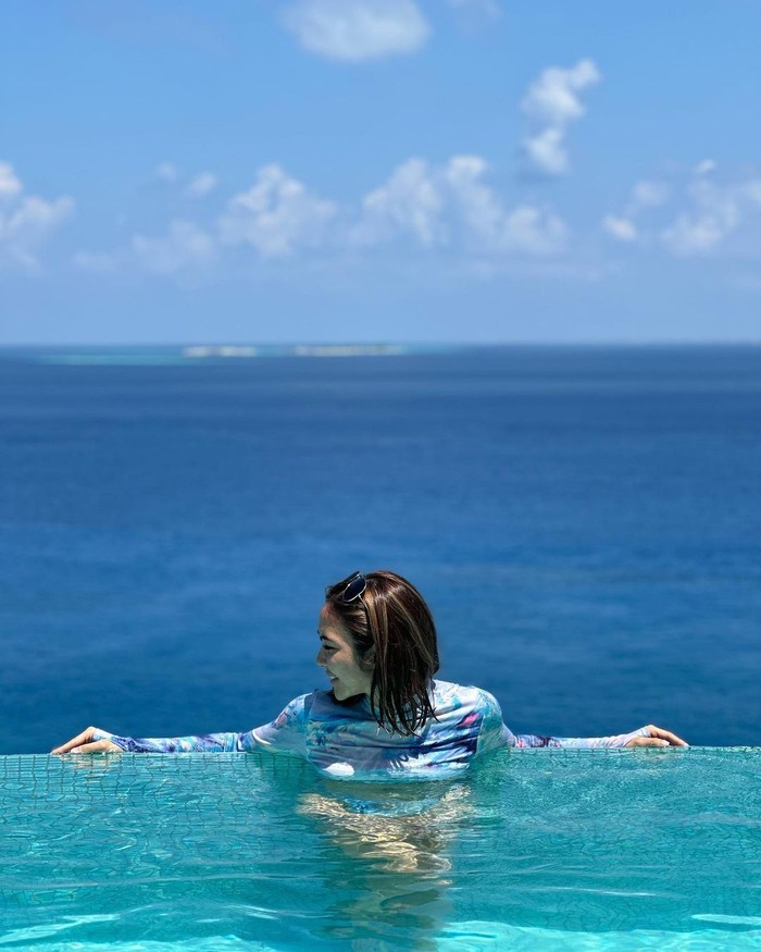 Gisel Gisel liburan di Maldives.