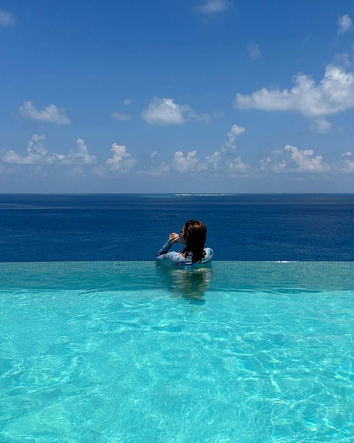 Gisel Gisel liburan di Maldives.