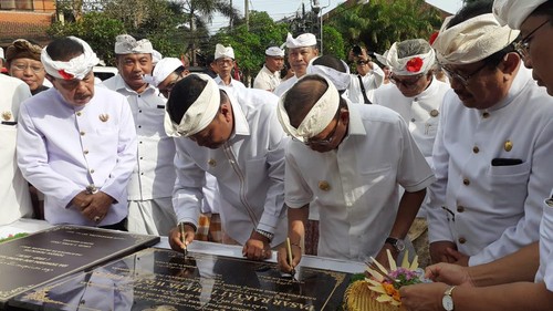 Gubernur Bali Wayan Koster meresmikan Pasar Tematik Ubud, Rabu (5/4/2023). (Istimewa)