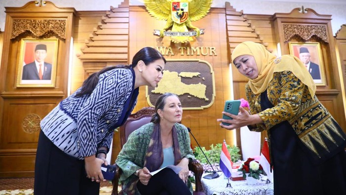 Gubernur Khofifah Indar Parawansa