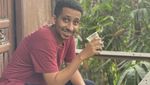 Gaya Santai Habib Jafar saat Ngopi dan Kulineran Bareng Artis