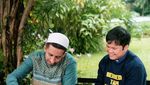 Gaya Santai Habib Jafar saat Ngopi dan Kulineran Bareng Artis