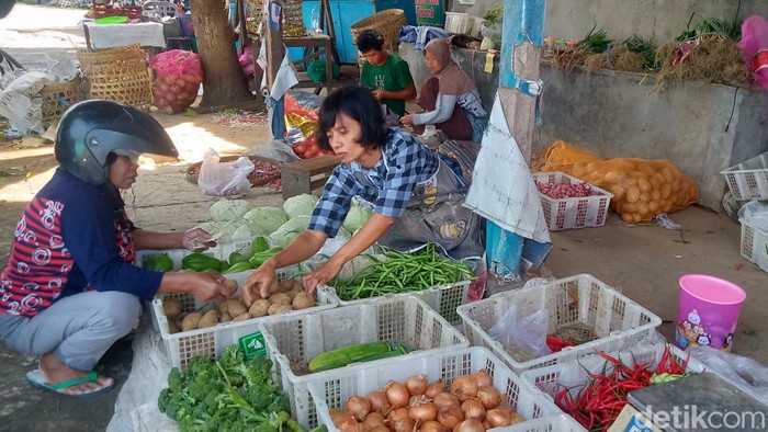 Pedagang sayur di Pasar Induk Klaten.