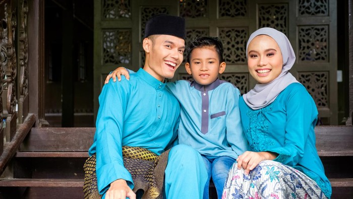 Ilustrasi Pose Foto Keluarga Lebaran