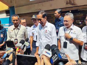 Jokowi Cek Harga Pangan di Pasar Jakarta: Banyak yang Turun