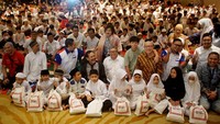 Wakil Direktur Utama APLN sekaligus Ketua Bidang Keagamaan Yayasan Agung Podomoro Land, Noer Indradjaja didampingi Wakil Ketua YAPL, Serian Wijatno, Center Director Thamrin City, Mualim, Assistant Vice President of Corporate HR Agung Podomoro Group sekaligus Anggota Pengurus Yayasan Agung Podomoro Land, Hidayat Bakri.