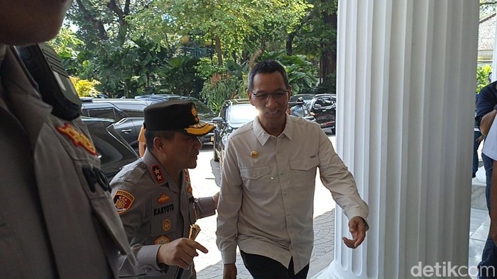 Kapolda Metro Jaya Irjen Karyoto menyambangi Pj Gubernur DKI Heru Budi Hartono.