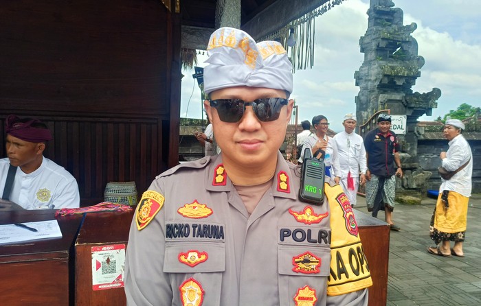 Kapolres Karangasem AKBP Ricko AA Taruna saat ditemui di Pura Agung Besakih Rabu (5/4/2023) ( foto : I Wayan Selamat Juniasa)
