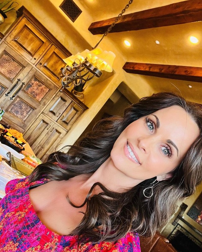 Mantan pengacara Trump, Michael Cohen, memberi testimoni bahwa dia mengatur kesepakatan dengan Enquirer di mana ia bicara dengan Trump mengenai bayarannya. Meski setuju membayar, dikatakan Trump tetap mengelak tuduhan berselingkuh.Foto: Twitter/Instagram Karen McDougal