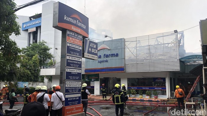 Kebakaran Apotek Kimia Farma di Jalan Diponegoro Surabaya