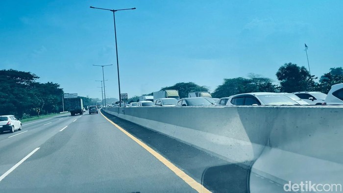 kecelakaan di tol di km 752 Tol Sidoarjo-Waru