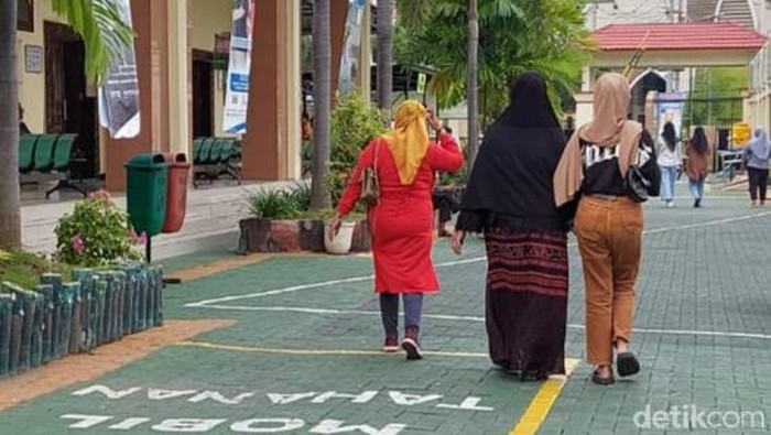 kepala sekolah pukul siswi di gresik