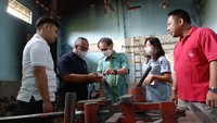 YDBA memperkenalkan UMKM kepada stakeholders sekaligus mengajak stakeholders tersebut untuk berkolaborasi baik sebagai Ayah Angkat maupun Offtaker. Ayah Angkat merupakan program yang melibatkan perusahaan untuk turut terlibat dalam membina UMKM dan memberi kesempatan UMKM tersebut memasok produknya ke perusahaan sesuai standar QCD (quality, cost, delivery) yang ditentukan oleh Ayah Angkat. Sedangkan Offtaker adalah perusahaan yang memberi kesempatan kepada UMKM untuk memasok produknya sesuai standar QCD yang telah ditetapkan perusahaan. 