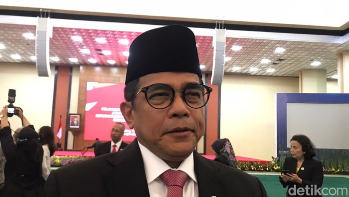 Komjen Nana Sudjana dan Sekjen DPR Indra Iskandar.