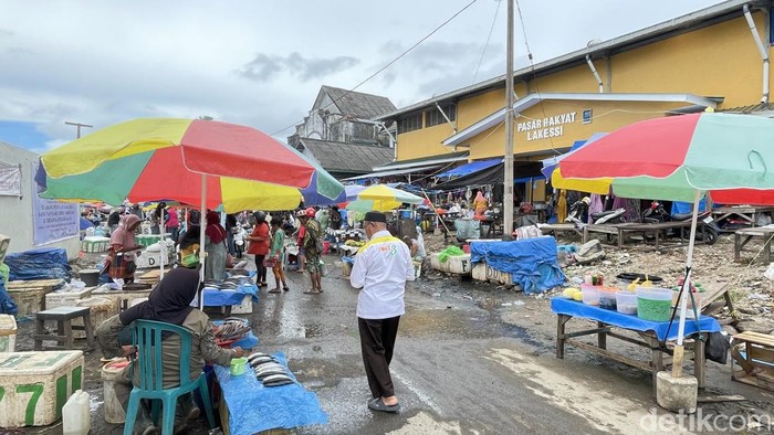 Kondisi Pasar Lakessi Parepare sebelum lapak pedagang dibongkar.