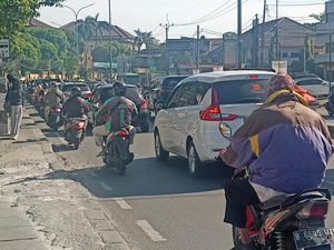 Lalin di Depan UIN Arah Jakarta Macet, Warga Minta Titik Putaran Dialihkan