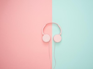 Rekomendasi Lagu Melankolis yang Romantis, Cocok untuk Pasangan