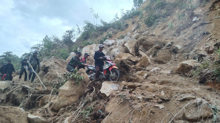 Longsor di Mamasa, Sulbar.