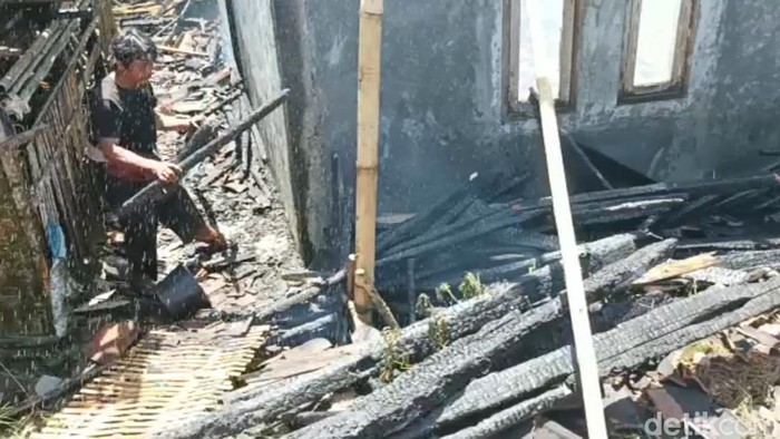 Madrasah di Sukabumi Terbakar, Puluhan Mushaf Alquran Ludes Dilalap Api
