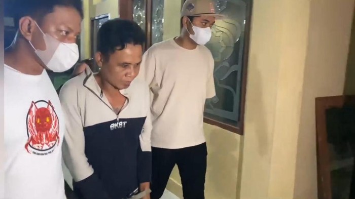 Polisi menangkap pria bernama Usman Nojeng (45), spesialis pencuri di kos-kosan dan rumah kosong di Kota Makassar, Sulawesi Selatan (Sulsel).