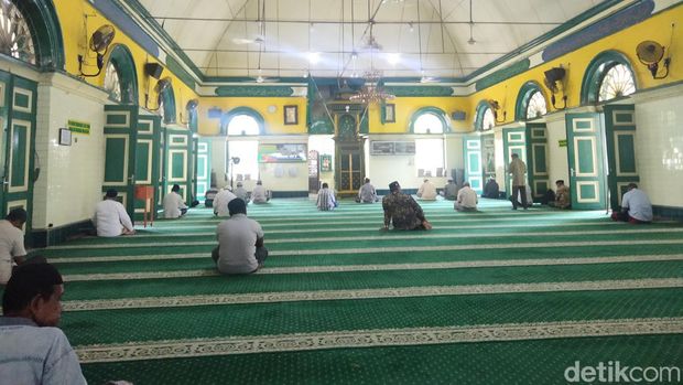 Masjid Raya Sultan Ahmadsyah di Kota Tanjungbalai, peninggalan kesultanan Asahan dan masjid tertua di Sumut.