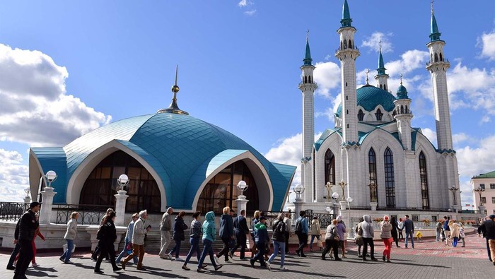 Megahnya Masjid Kul Sharif di Rusia Rusia ternyata juga punya masjid cantik, namanya Masjid Kul Sharif. Masjid ini merupakan kebanggaan masyarakat Kazan.