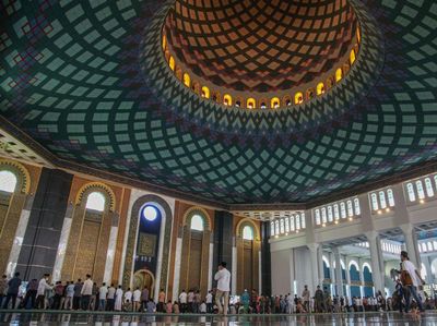 Megahnya Masjid Nasional Al-Akbar Surabaya