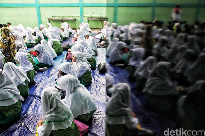 Selama bulan Ramadan, para siswa Madrasah Ibtidaiyah Negeri 20 Marunda, Cilincing, Jakarta, tetap semangat belajar. Mereka juga memperbanyak ibadah.