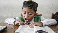 Mereka juga belajar membaca Al-Quran.