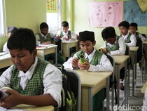 Anak Madrasah Libur Hari Pertama Puasa, Cek Aturan Libur & Sekolah Saat Ramadan