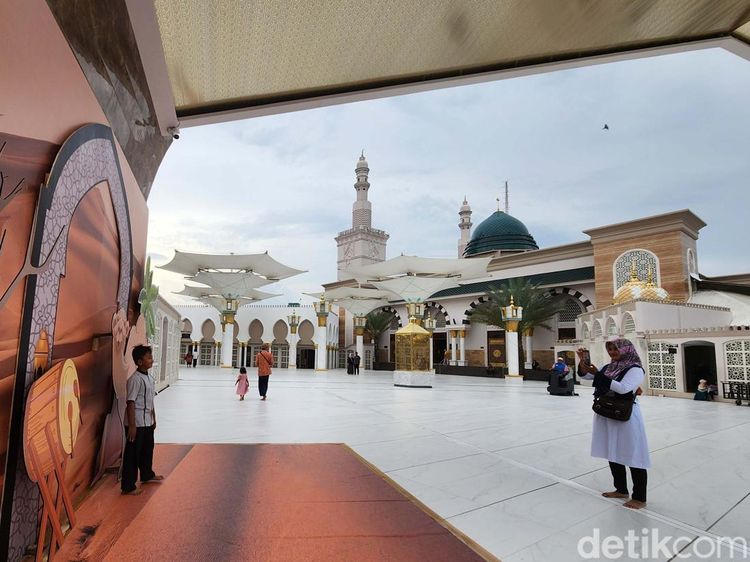 Menanti Waktu Berbuka Puasa di Masjid Ar Rahman Blitar