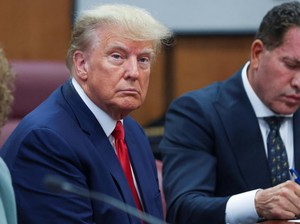 Trump Diadili Atas Tuduhan Memperkosa Eks Kolumnis Terkemuka