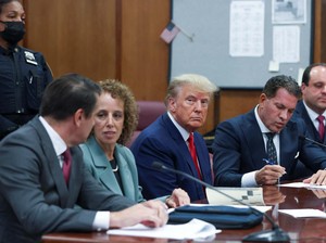 Dijerat 34 Dakwaan Pidana, Trump Akan Kembali Disidang Desember