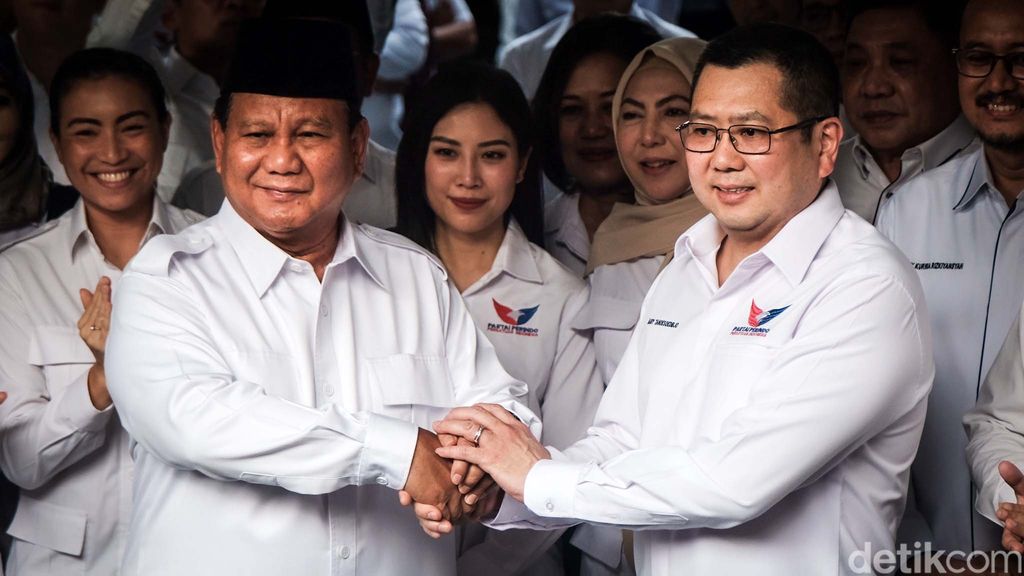 Ketum Partai Perindo Hary Tanoesoedibjo bersama jajarannya menyambangi kediaman Ketum Gerindra Prabowo Subianto di Jalan Kertanegara, Jakarta, Rabu (5/4/2023). Pertemuan membahas penjajakan kerja sama politik.