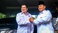 Prabowo menyambut Hary Tanoe dan rombongan di kediaman pribadinya di Jalan Kertanegara, Jakarta, Rabu (5/4/2023).