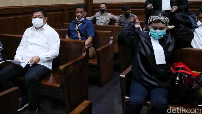 Direktur PT Tabi Anugerah Pharmindo, Rijatono Lakka jalani sidang di Pengadilan Tipikor Jakarta. Ia didakwa menyuap Lukas Enembe Rp 35,4 miliar.