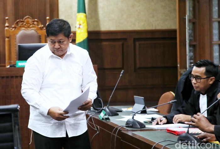 Direktur PT Tabi Anugerah Pharmindo, Rijatono Lakka jalani sidang di Pengadilan Tipikor Jakarta. Ia didakwa menyuap Lukas Enembe Rp 35,4 miliar.