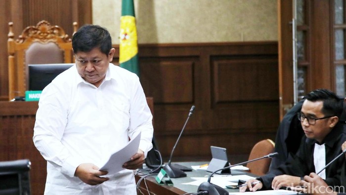 Direktur PT Tabi Anugerah Pharmindo, Rijatono Lakka jalani sidang di Pengadilan Tipikor Jakarta. Ia didakwa menyuap Lukas Enembe Rp 35,4 miliar.