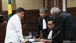 Momen Rijatono Lakka Didakwa Suap Lukas Enembe Rp 35,4 Miliar