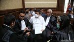 Momen Rijatono Lakka Didakwa Suap Lukas Enembe Rp 35,4 Miliar