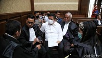 Direktur PT Tabi Anugerah Pharmindo, Rijatono Lakka jalani sidang di Pengadilan Tipikor Jakarta, Rabu (5/4/2023).