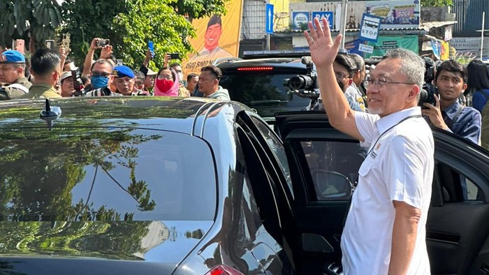 Presiden Jokowi memenuhi janjinya mengajak Mendag Zulhas blusukan ke pasar. Janji yang ditepati ini, bahkan lebih cepat dari perkiraan Zulhas.